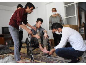 Kırşehir'de ihtiyaç sahibi engelli sığınmacılara tekerlekli sandalye