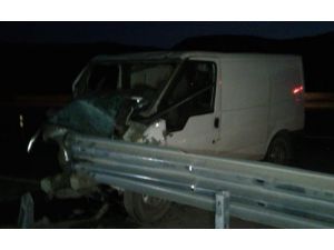 Malatya'da otomobil bariyerlere çarptı: 1 ölü, 1 yaralı