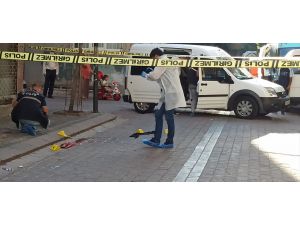 Zeytinburnu'daki silahlı kavgada 2 kişi yaralandı