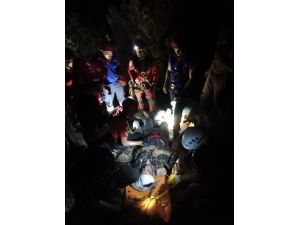 Muğla'da kayalıklardan düşen 2 Ukraynalı turist kurtarıldı