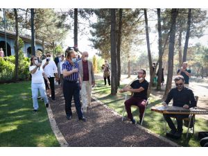 Sanatçı Orhan Gencebay, Ümraniye Millet Bahçesini ziyaret etti