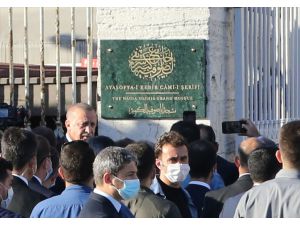 Cumhurbaşkanı Erdoğan, Ayasofya Camisi'nin tabelasını açtı