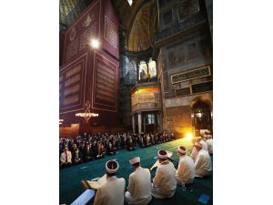 Ayasofya-i Kebir Cami-i Şerifi, 86 yıl sonra kılınan cuma namazıyla ibadete açıldı