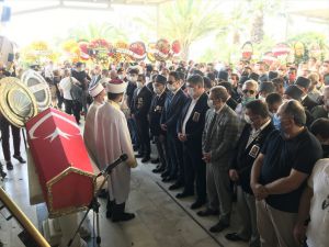 Karşıyaka Belediye Başkanı Tugay'ın babası son yolculuğuna uğurlandı