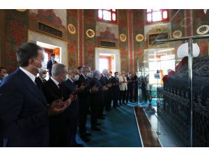 Cumhurbaşkanı Erdoğan, Fatih Sultan Mehmet Han'ın türbesini ziyaret etti: