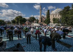 Vatandaşlar akın akın Ayasofya-i Kebir Cami-i Şerifi'ni ziyaret ediyor