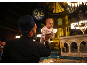 Ayasofya-i Kebir Cami-i Şerifi açılışının ikinci gecesinde de yoğun