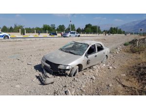 Erzincan'da devrilen otomobildeki 3 kişi yaralandı