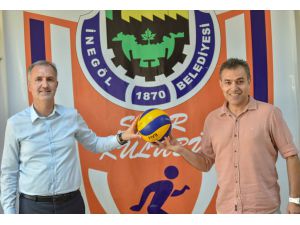 İnegöl Belediyespor Erkek Voleybol Takımı, eski antrenörlerinden Levent Zoroğlu'yla anlaştı