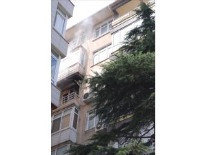Kadıköy'de yangına müdahale eden kişi yaralandı