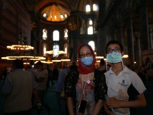 Ayasofya-i Kebir Cami-i Şerifi'ne yerli ve yabancı turist ilgisi