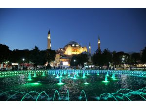 Ayasofya-i Kebir Cami-i Şerifi'ne ziyaretler sürüyor