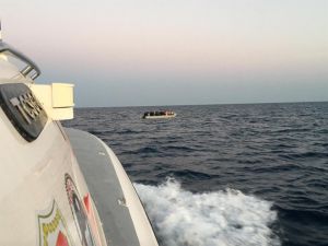 Türk kara sularına itilen 41 sığınmacı kurtarıldı