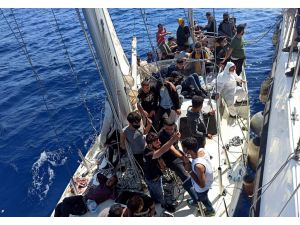 Muğla'da Türk kara sularına itilen 63 sığınmacı kurtarıldı