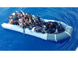 Muğla'da Türk kara sularına itilen 37 sığınmacı kurtarıldı
