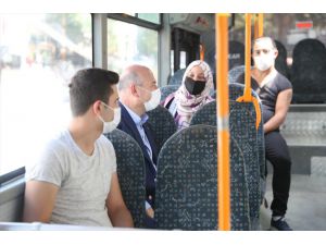 İçişleri Bakanı Soylu, halk otobüsüne bindi
