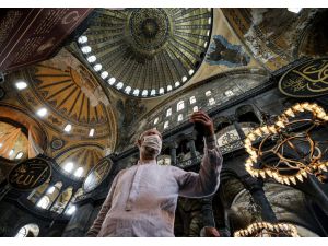 Ayasofya-i Kebir Cami-i Şerifi'ne ziyaretçilerin ilgisi sürüyor