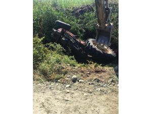 Hatay'da devrilen traktörün altında kalan genç hayatını kaybetti