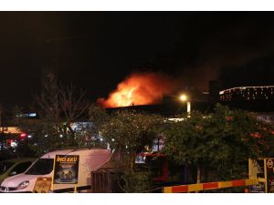 İzmir'de sanayide çıkan yangın hasara neden oldu