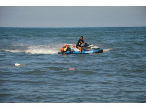 Karasu sahilinde kadın cankurtaranlar görev yapıyor