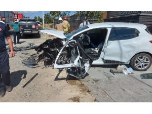 Silivri'de iki otomobil çarpıştı: 3 yaralı