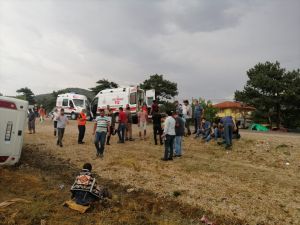 GÜNCELLEME - Muğla'da işçileri taşıyan midibüs şarampole devrildi: 2 ölü, 15 yaralı