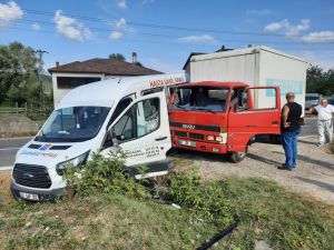 Zonguldak'ta minibüs ile kamyonet çarpıştı: 5 yaralı