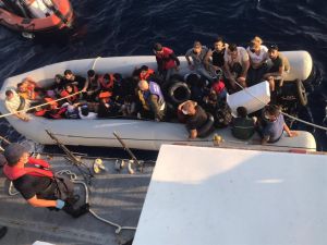 Muğla'da Türk kara sularına itilen 40 sığınmacı kurtarıldı