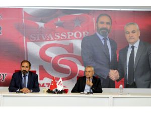 Sivasspor, Rıza Çalımbay'la sözleşme imzaladı