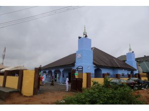 Türk hayırseverin Nijerya'da yaptırdığı cami dualarla açıldı