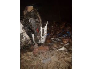 GÜNCELLEME - Erzurum'da dinamit yüklü kamyon devrildi: 2 ölü