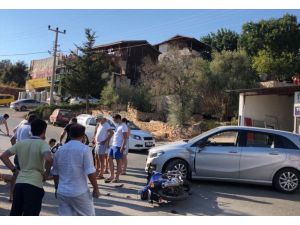 Antalya'da otomobil ile motosiklet çarpıştı: 2 yaralı