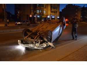Karaman'da otomobil devrildi 2 kişi yaralandı