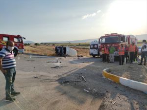 Denizli'de minibüsle otomobil çarpıştı: 1 ölü, 8 yaralı