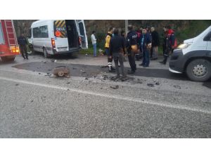 Muğla'da otomobil ile öğrenci servisi çarpıştı: 13 yaralı