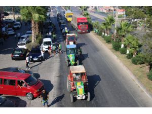 Bölgesel Amatör Ligi'ne yükselmeyi traktörlü konvoyla kutladılar