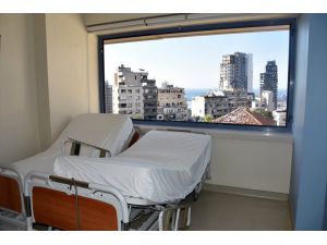 Beyrut'taki patlama Kovid-19 vakalarının zirveye çıktığı Lübnan'da hastaneleri de vurdu