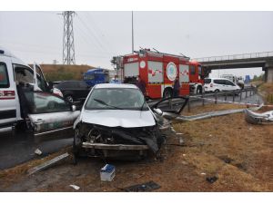 Tekirdağ'da otomobil bariyere çarptı: 1 ölü, 2 yaralı