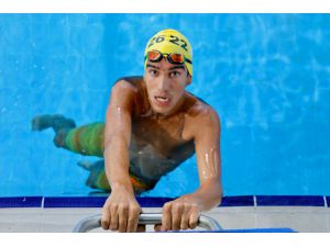 Otizmli genç kıtalararası yüzme yarışında birinciliği hedefliyor