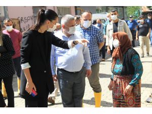 GÜNCELLEME 2 - Samsun'da şiddetli yağış su baskınlarına yol açtı