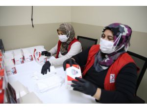 Türk Kızılay Toplum Merkezleri'nin maske üretimi 1 milyonu geçti