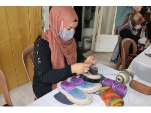 Sarıkayalı kadınların ürettiği ev ayakkabıları yurt dışına gönderiliyor