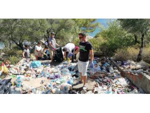 Fethiye'de çevre gönüllüleri bir koyda 4 saatte 2 ton çöp topladı