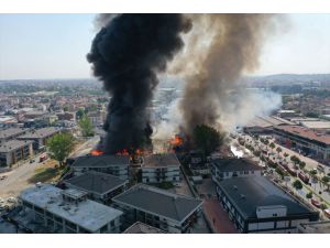 GÜNCELLEME 2 - Sakarya'da marketin deposunda çıkan yangın söndürüldü
