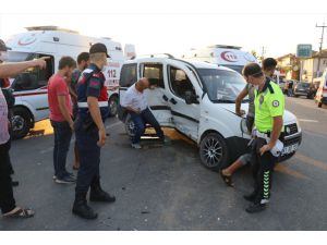 Düzce'de iki hafif ticari araç çarpıştı: 7 yaralı