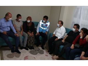 Bakan Soylu ve Kurum'dan selde eşi kaybolan Zeynep Akar'a ziyaret