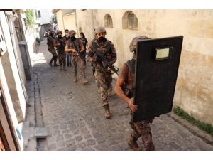 Gaziantep'te 1000 polisin katılımıyla "narko-asayiş operasyonu" başlatıldı