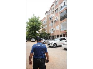 Antalya'da bir binada karantina uygulaması başlatıldı
