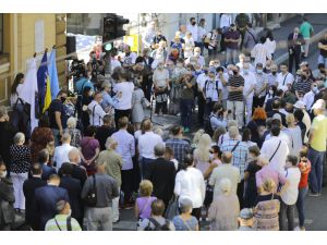 Saraybosna'da 25 yıl önce yaşanan pazar yeri katliamının kurbanları anıldı