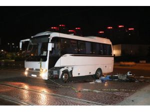 İzmir'de minibüse çarpan motosikletin sürücüsü öldü